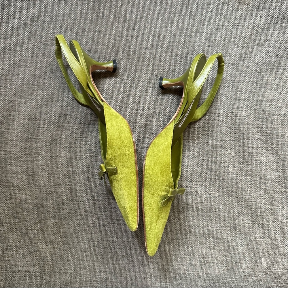 Manolo Blahnik Lime Green Suede Pointed Slingback Heels - Picture 4 of 6